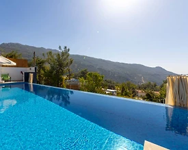 Kaş İslamlar'da Göz Alıcı Manzaralı, Özel Havuzlu, 4 Kişilik Villa - 2