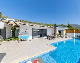 Kaş İslamlar'da Göz Alıcı Manzaralı, Özel Havuzlu, 4 Kişilik Villa - 3