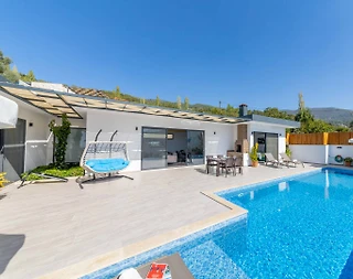 Kaş İslamlar'da Göz Alıcı Manzaralı, Özel Havuzlu, 4 Kişilik Villa - 3