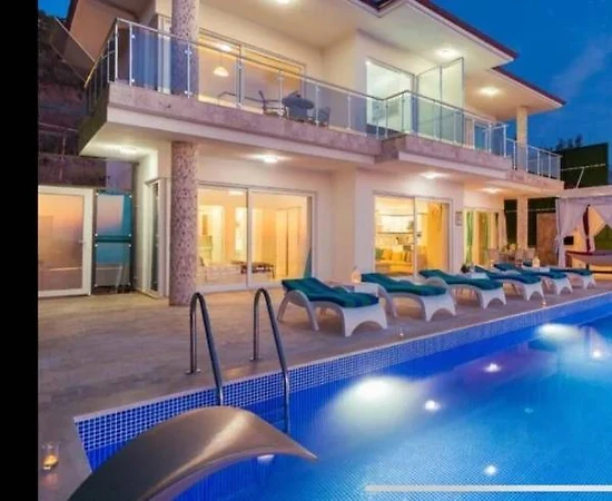 Kaş İslamlar'da Gözlerden Uzak Konumda, Özel Havuzlu, Kiralık Villa - 1