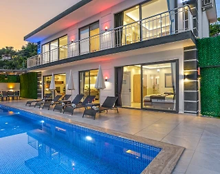 Kaş İslamlar'da Kalabalık Ailelere Uygun, Özel Havuzlu, 3+1 Villa - 1