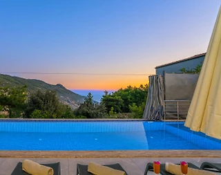 Kaş İslamlar'da Kalabalık Ailelere Uygun, Özel Havuzlu, 3+1 Villa - 2