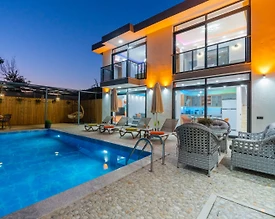 Kaş İslamlar'da Modern Tasarımlı, Özel Havuzlu, 2+1 Villa - 3