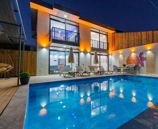 Kaş İslamlar'da Modern Tasarımlı, Özel Havuzlu, 2+1 Villa - 1