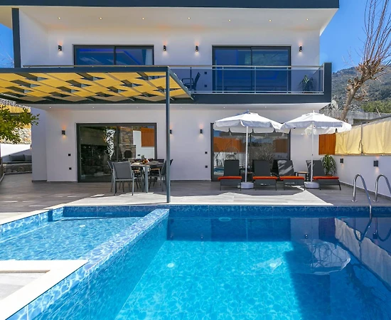 Kaş İslamlar'da Modern Tasarımlı, Özel Havuzlu, Jakuzili Villa - 1
