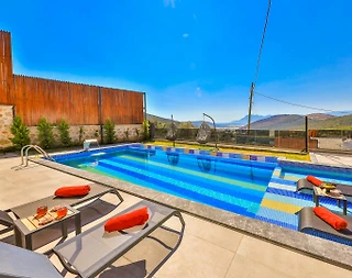 Kaş İslamlar'da Modern Tasarımlı, Özel Havuzlu, Olanaklı Villa - 5