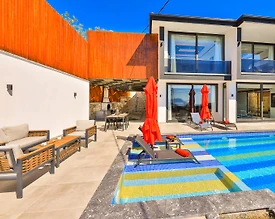 Kaş İslamlar'da Modern Tasarımlı, Özel Havuzlu, Olanaklı Villa - 3