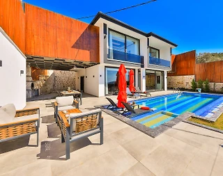 Kaş İslamlar'da Modern Tasarımlı, Özel Havuzlu, Olanaklı Villa - 1