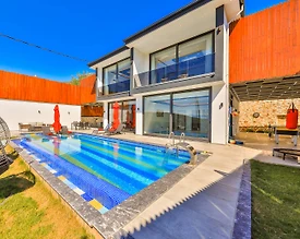 Kaş İslamlar'da Modern Tasarımlı, Özel Havuzlu, Olanaklı Villa - 2