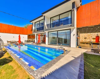 Kaş İslamlar'da Modern Tasarımlı, Özel Havuzlu, Olanaklı Villa - 2