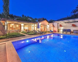 Kaş İslamlar'da Doğa Manzarasına Sahip, Özel Havuzlu, Bahçeli Villa - 1