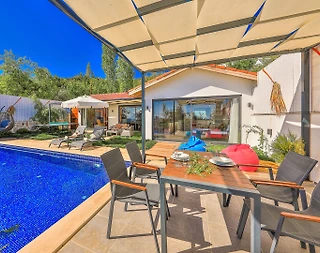 Kaş İslamlar'da Doğa Manzarasına Sahip, Özel Havuzlu, Bahçeli Villa - 5