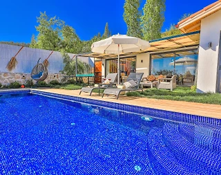 Kaş İslamlar'da Doğa Manzarasına Sahip, Özel Havuzlu, Bahçeli Villa - 3