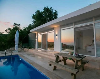 Kaş İslamlar'da Muhteşem Doğada, Sonsuzluk Havuzlu, Jakuzili Villa - 2