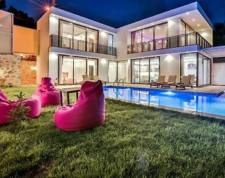 Kaş İslamlar'da Muhteşem Manzaralı, Özel Havuzlu, Modern Villa - 1