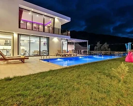 Kaş İslamlar'da Muhteşem Manzaralı, Özel Havuzlu, Modern Villa - 3