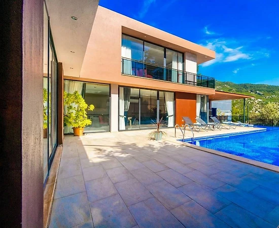 Kaş İslamlar'da Muhteşem Manzaralı, Özel Havuzlu, Modern Villa - 1