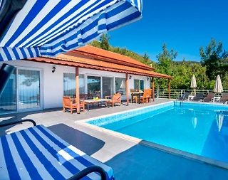 Kaş İslamlar'da Muhteşem Orman Manzaralı, Özel Havuzlu, Kiralık Villa - 2