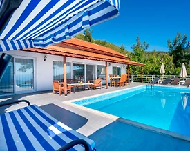 Kaş İslamlar'da Muhteşem Orman Manzaralı, Özel Havuzlu, Kiralık Villa - 2