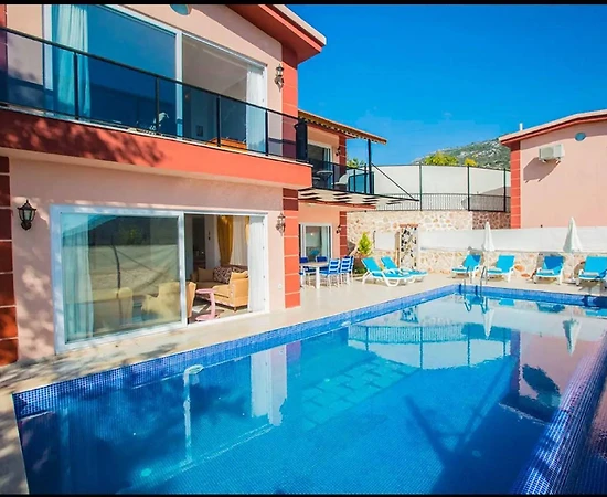 Kaş İslamlar'da Nefes Kesen Dağ Manzaralı, Özel Havuzlu, Lüks Villa - 1