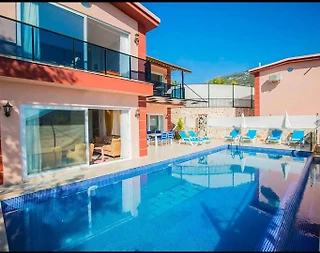 Kaş İslamlar'da Nefes Kesen Dağ Manzaralı, Özel Havuzlu, Lüks Villa - 1