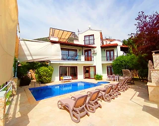 Kaş İslamlar'da Nezih Konumda, Özel Havuzlu, 5+1 Villa - 2