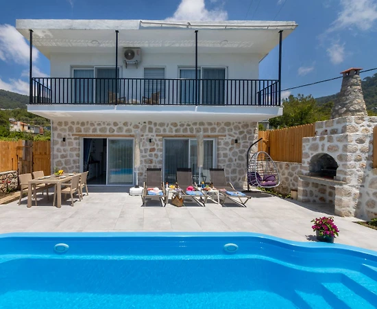 Kaş İslamlar'da Nezih Konumda, Özel Havuzlu, Kiralık Villa - 1