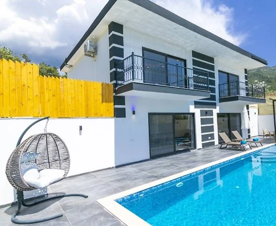 Kaş İslamlar'da Nezih Konumda, Özel Havuzlu, Lüks Villa - 1