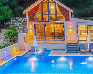 Kaş İslamlar'da Nezih Konumda, Sonsuzluk Havuzlu, Lüks Villa - 1