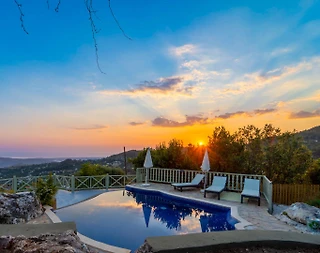 Kaş İslamlar'da Otantik Tasarımlı, Özel Havuzlu, Konforlu Villa - 1