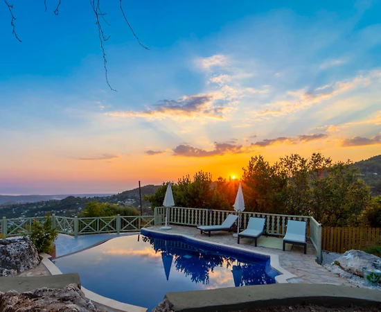 Kaş İslamlar'da Otantik Tasarımlı, Özel Havuzlu, Konforlu Villa - 1