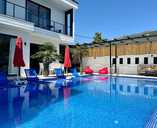 Kaş İslamlar'da Sakin Konumda, Özel Havuzlu, Kiralık Villa - 1