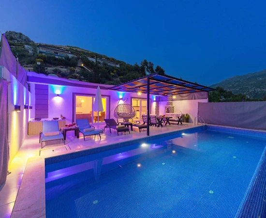 Kaş İslamlar'da Sakin Konumda, Özel Havuzlu, Konforlu Villa - 1