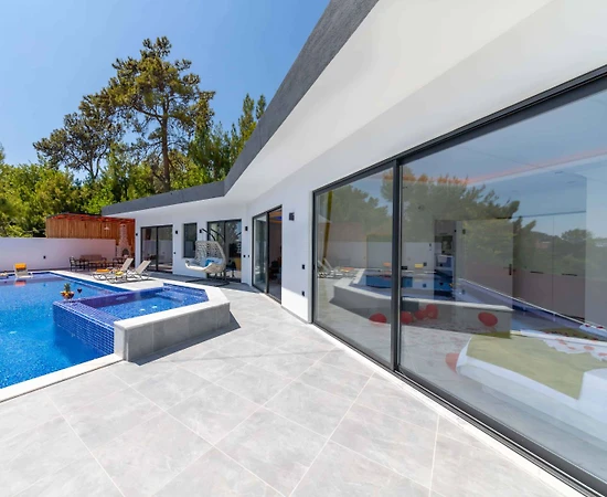 Kaş İslamlar'da Sakin Konumda, Özel Havuzlu, Konforlu Villa - 1