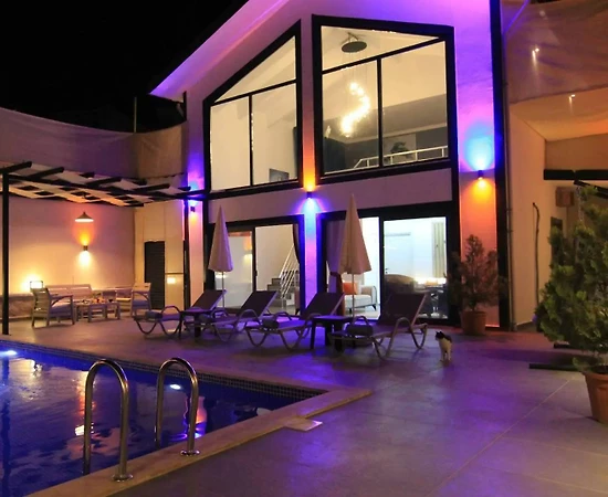 Kaş İslamlar'da Sakin Konumda, Özel Havuzlu, Korunaklı Villa - 1