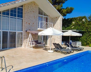 Kaş İslamlar'da Yemyeşil Bahçeli, Özel Havuzlu, Jakuzili Taş Villa - 3