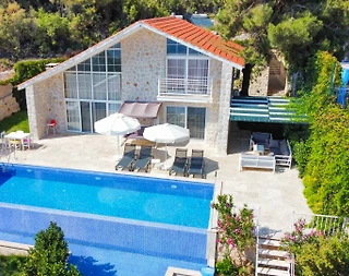 Kaş İslamlar'da Yemyeşil Bahçeli, Özel Havuzlu, Jakuzili Taş Villa - 1