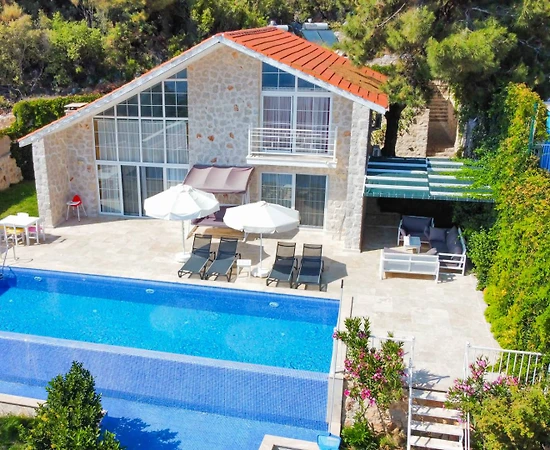 Kaş İslamlar'da Yemyeşil Bahçeli, Özel Havuzlu, Jakuzili Taş Villa - 1