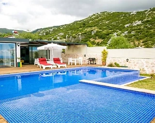 Kaş İslamlar'da Yeşillikler İle Dolu Doğada, Özel Havuzlu, Kiralık Villa - 1
