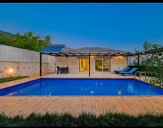 Kaş İslamlar'da Yeşillikler İçerisinde, Özel Havuzlu, Modern Villa - 1