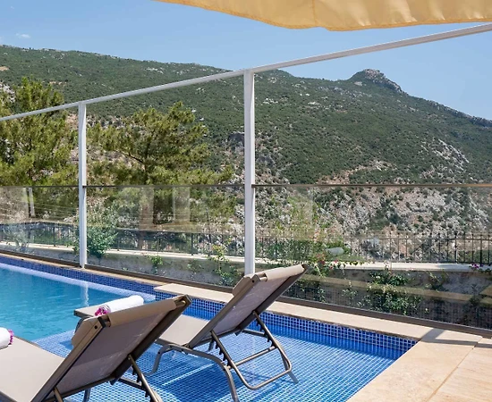Kaş İslamlar'da Kalabalık Ailelere Uygun, Kapalı Havuzlu, Kiralık Villa - 1
