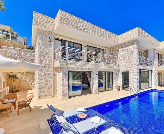 Kaş İslamlar'da Geniş Ailelere Uygun, Isıtmalı Havuzlu, Taş Villa - 1