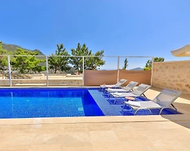 Kaş İslamlar'da Geniş Ailelere Uygun, Isıtmalı Havuzlu, Taş Villa - 3