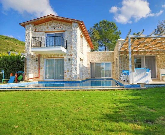 Kaş Üzümlü'de Geniş Ailelere Uygun, Özel Havuzlu, Konforlu Villa - 1