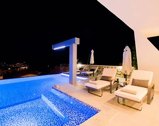 Kaş Kalkan'da Göz Alıcı Manzaralı, Açık ve Kapalı Havuzlu, Şık Villa - 5