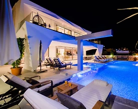 Kaş Kalkan'da Göz Alıcı Manzaralı, Açık ve Kapalı Havuzlu, Kiralık Villa - 2