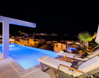 Kaş Kalkan'da Göz Alıcı Manzaralı, Açık ve Kapalı Havuzlu, Şık Villa - 4