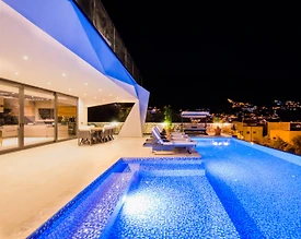 Kaş Kalkan'da Göz Alıcı Manzaralı, Açık ve Kapalı Havuzlu, Kiralık Villa - 3