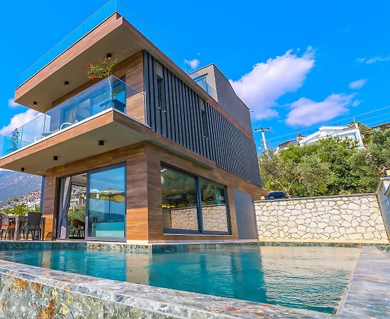 Kaş Kalkan'da Deniz Manzaralı, Isıtmalı Havuzlu, Görkemli Villa - 1