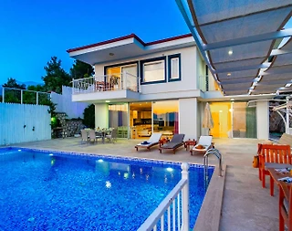 Kaş Üzümlü'de Muhteşem Doğa İçerisinde, Özel Havuzlu, Şık Villa - 2